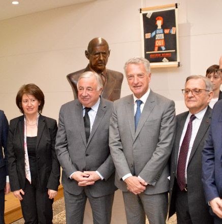 Remise du « Buste du général de Gaulle », à la Fondation Charles de Gaulle