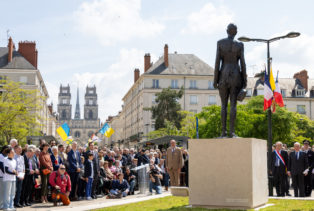 Orléans: inauguration d’une statue du général de Gaulle